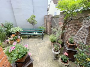 Teddy Bear Cottage- click for photo gallery